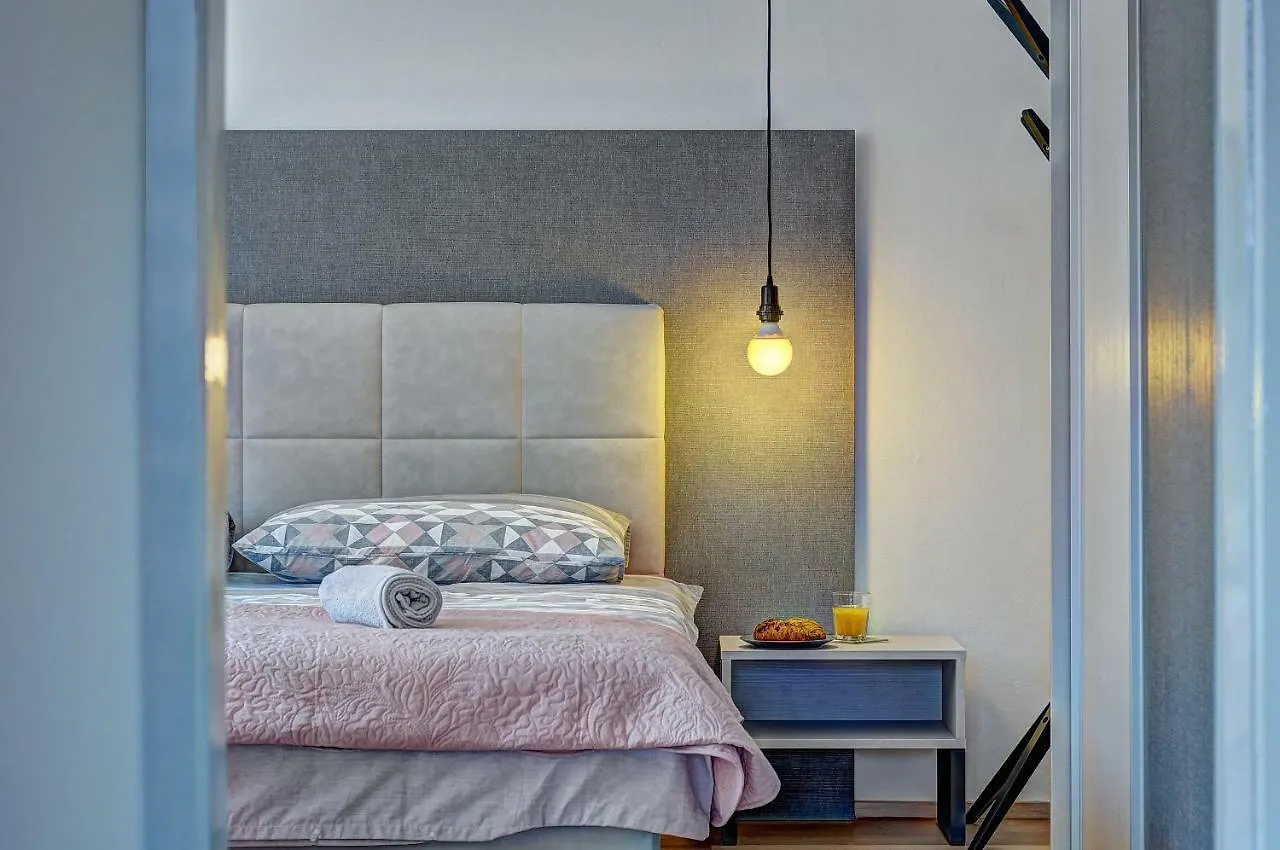 Lola App In City Center, 4+1 Pax Pula